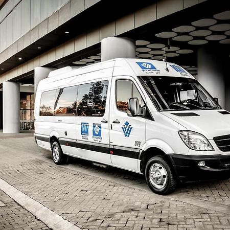 Wyndham Bogota Hotel Eksteriør billede Mercedes-Benz Sprinter