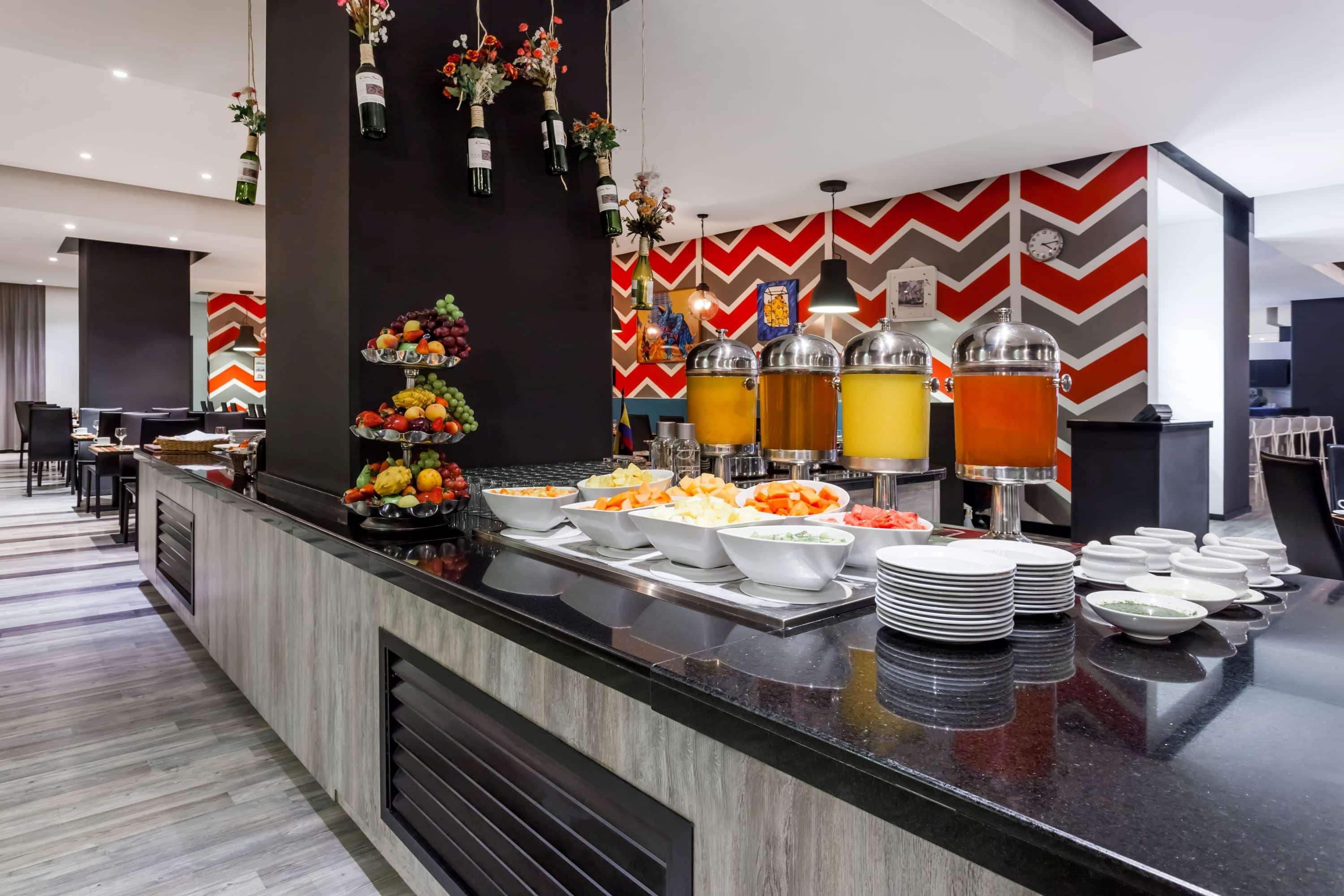 Wyndham Bogota Hotel Eksteriør billede The buffet at the hotel
