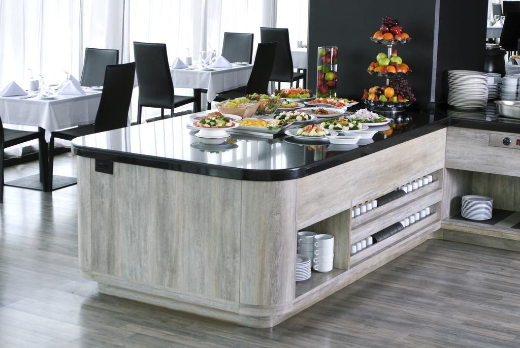 Wyndham Bogota Hotel Eksteriør billede A buffet