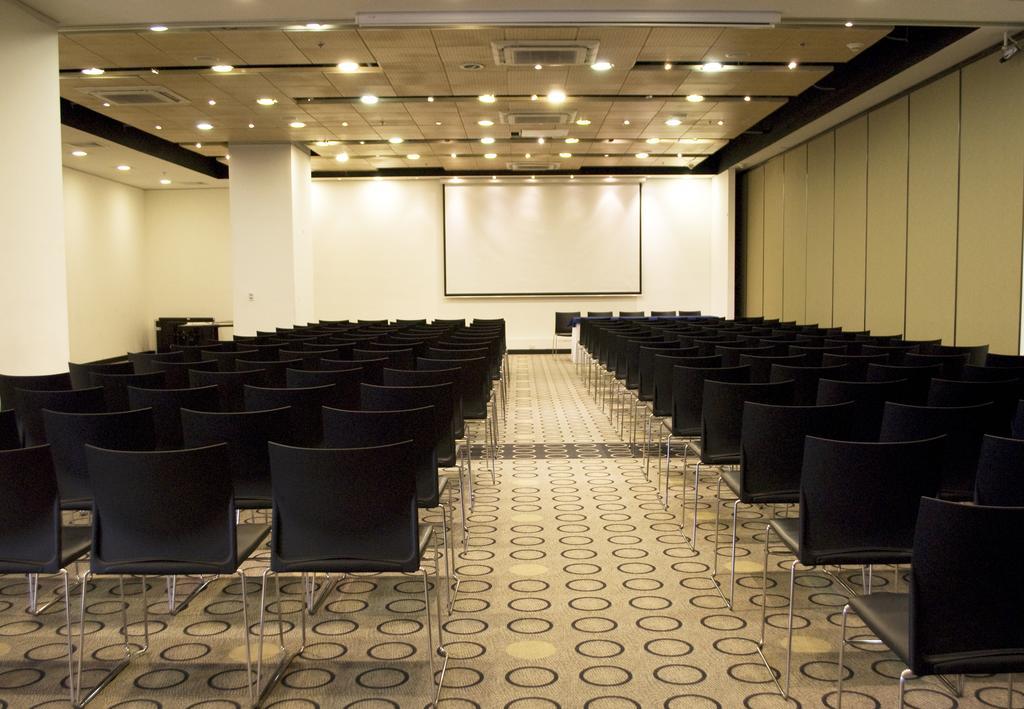 Wyndham Bogota Hotel Eksteriør billede A typical conference room