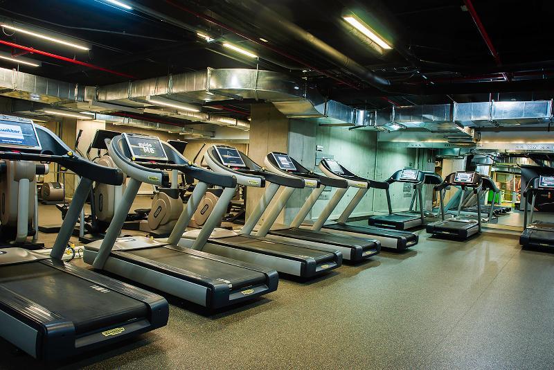 Wyndham Bogota Hotel Eksteriør billede A row of treadmills