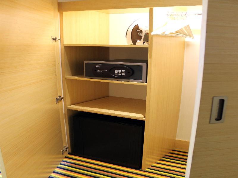 Wyndham Bogota Hotel Eksteriør billede A safe in a hotel room