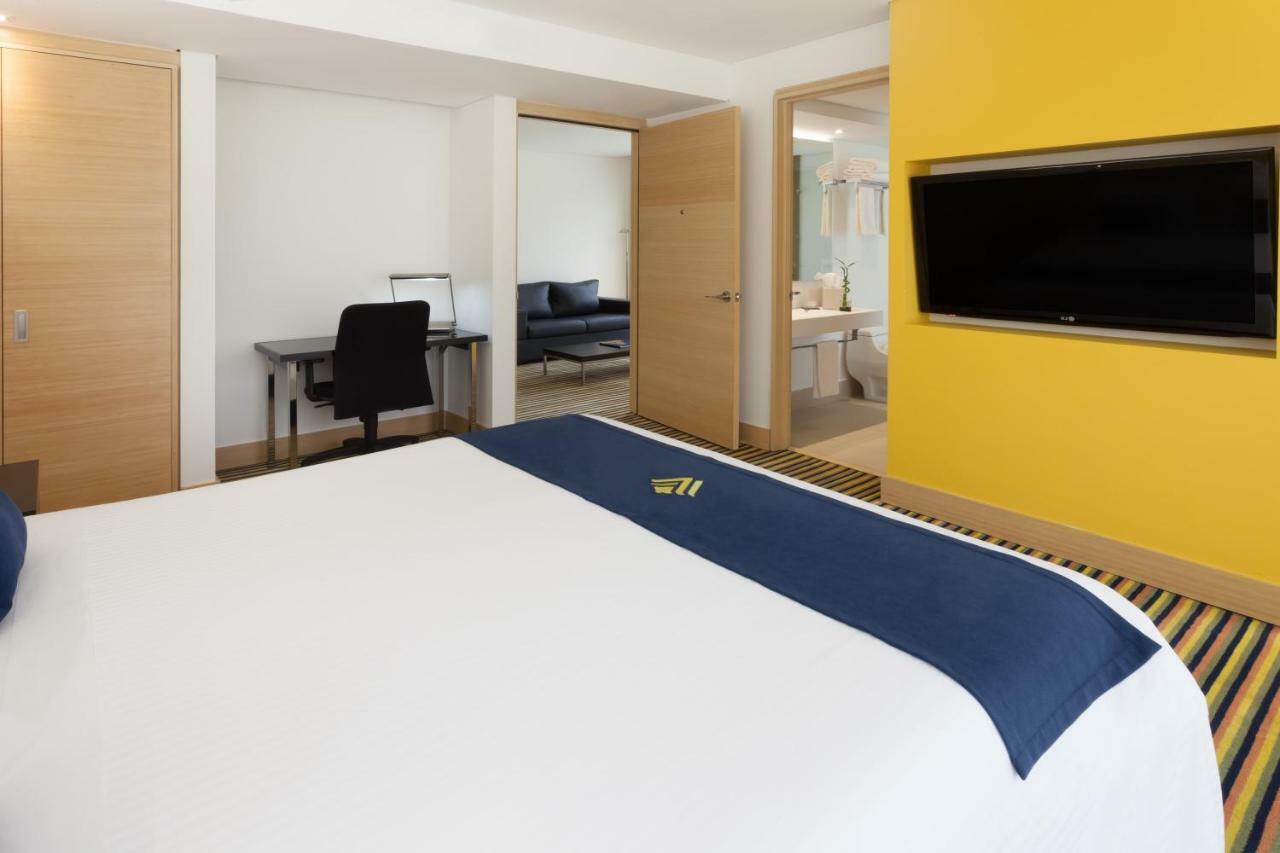 Wyndham Bogota Hotel Eksteriør billede A room at the hotel